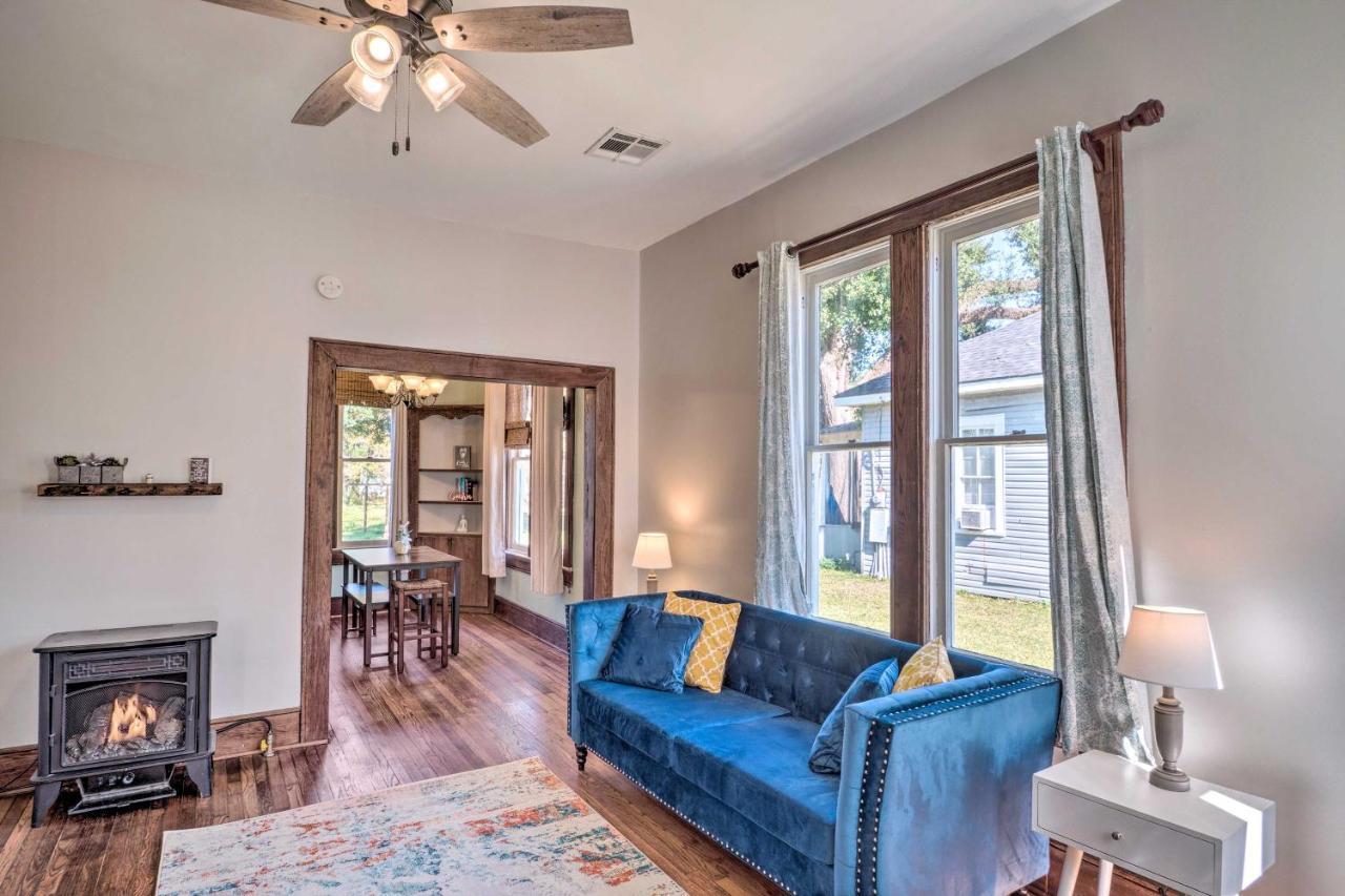 Lake Charles Cottage With Fireplace And Yard! Eksteriør billede