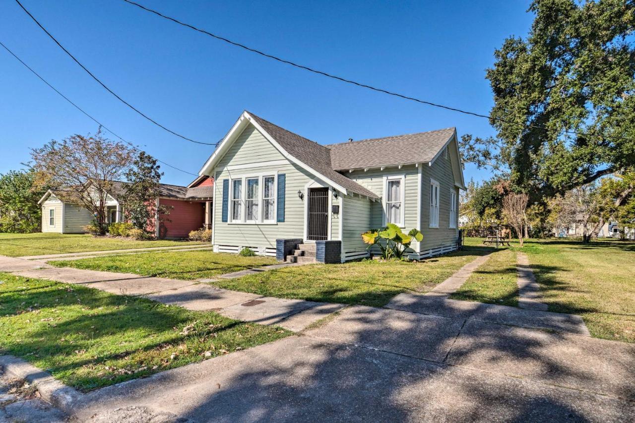 Lake Charles Cottage With Fireplace And Yard! Eksteriør billede