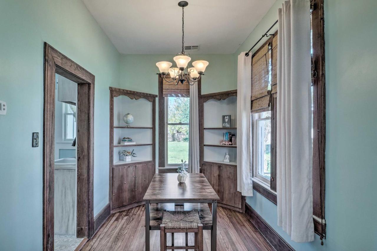 Lake Charles Cottage With Fireplace And Yard! Eksteriør billede
