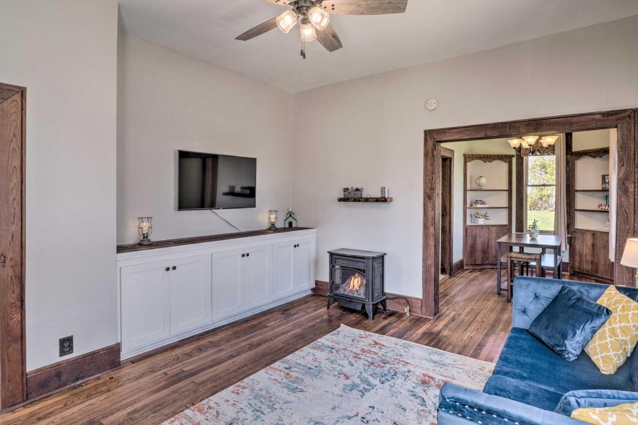 Lake Charles Cottage With Fireplace And Yard! Eksteriør billede